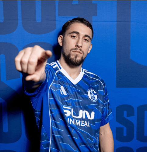 Aouchiche en Bundesliga : son contrat prolongé jusqu'en 2029