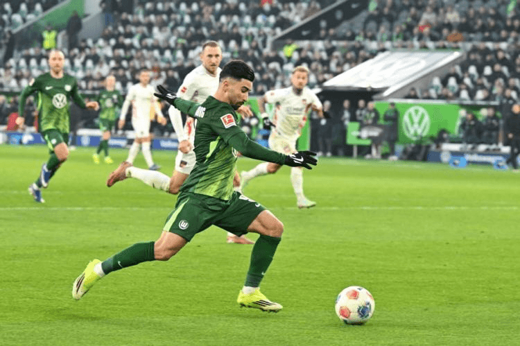 Amoura dans l'impasse : Wolfsburg bloque son départ