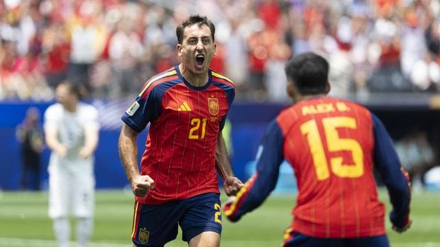 L’Espagne donne une leçon de football à la France