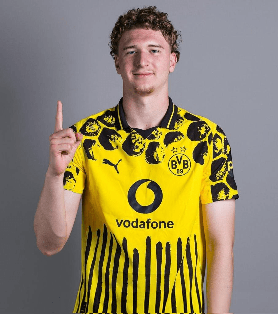 Benkara intégré à l'équipe première de Dortmund