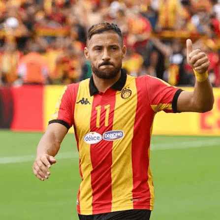 Belaïli déjà titulaire, capitaine... et contesté